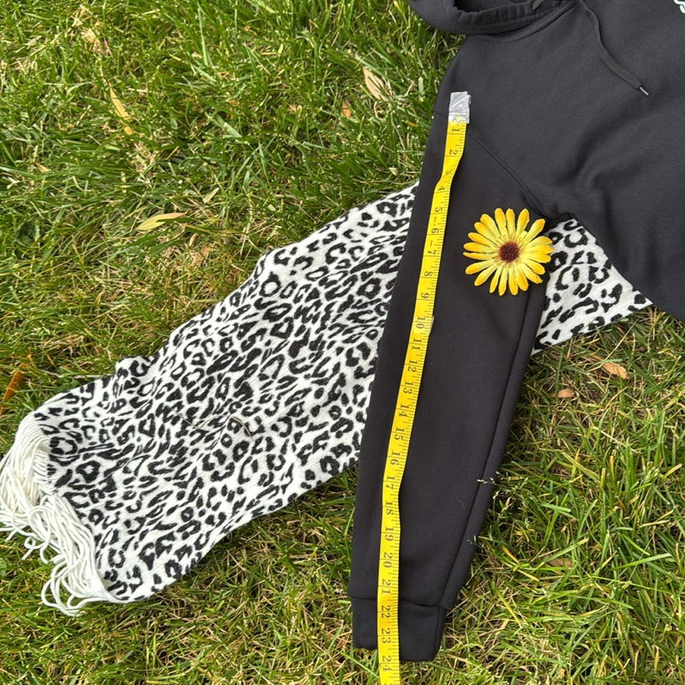 ❤️ KEITH HARING; Popular Uni-Sex Black Graphic Hoody Fits Men’s S & Misses M! - Picture 8 of 8